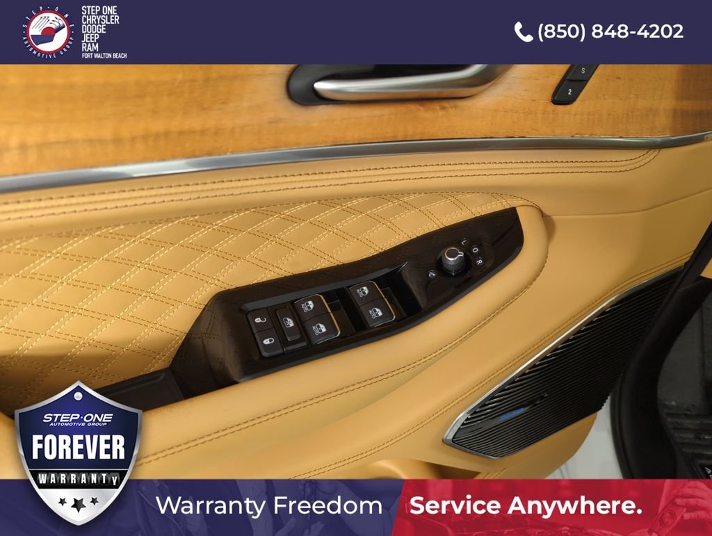 Used 2023 White Jeep Summit Reserve 4xe image 18