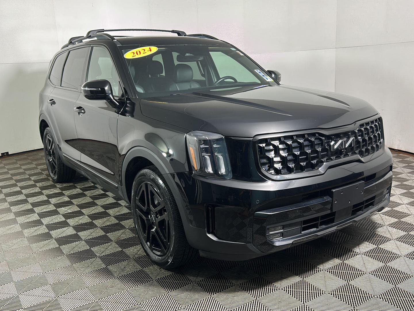Used 2024 Ebony Black Kia SX X-Line image 4