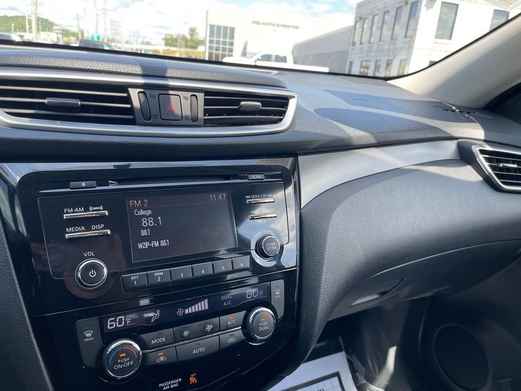 Used 2015 Super Black Nissan SV image 13