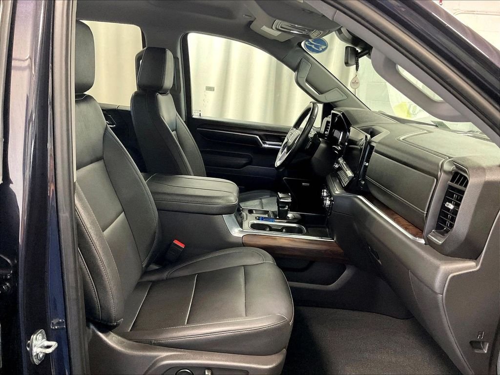 Used 2023 Silver GMC SLT image 11