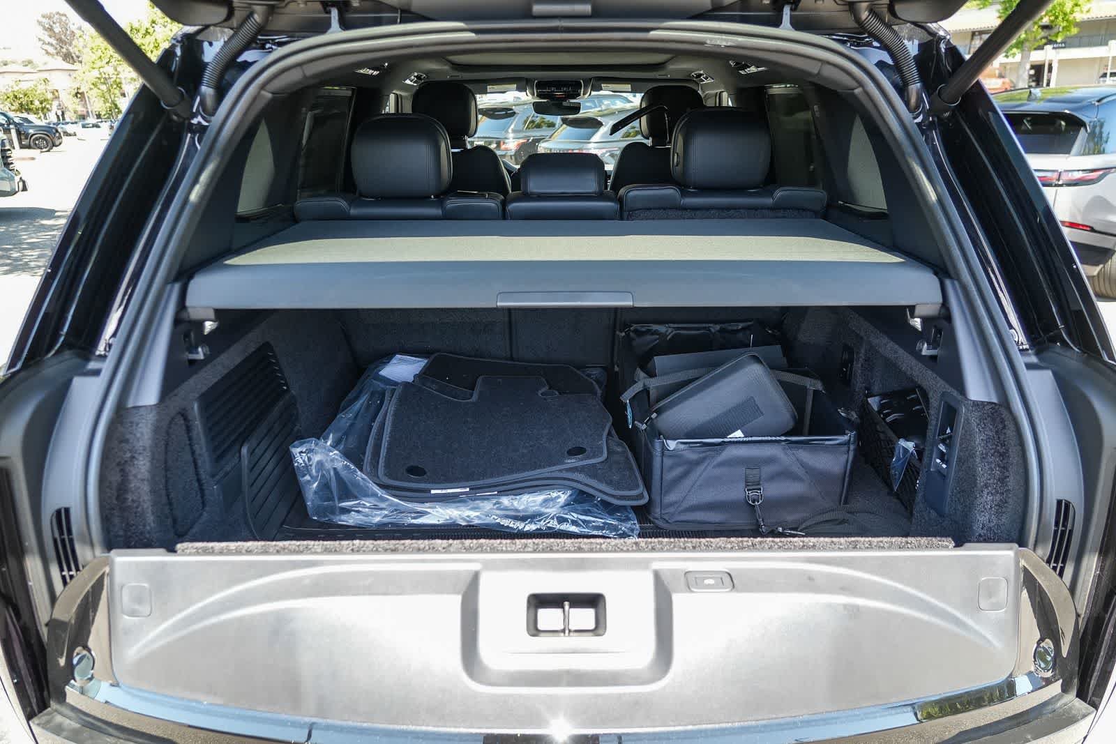 New 2026 Santorini Black Land Rover SE image 26