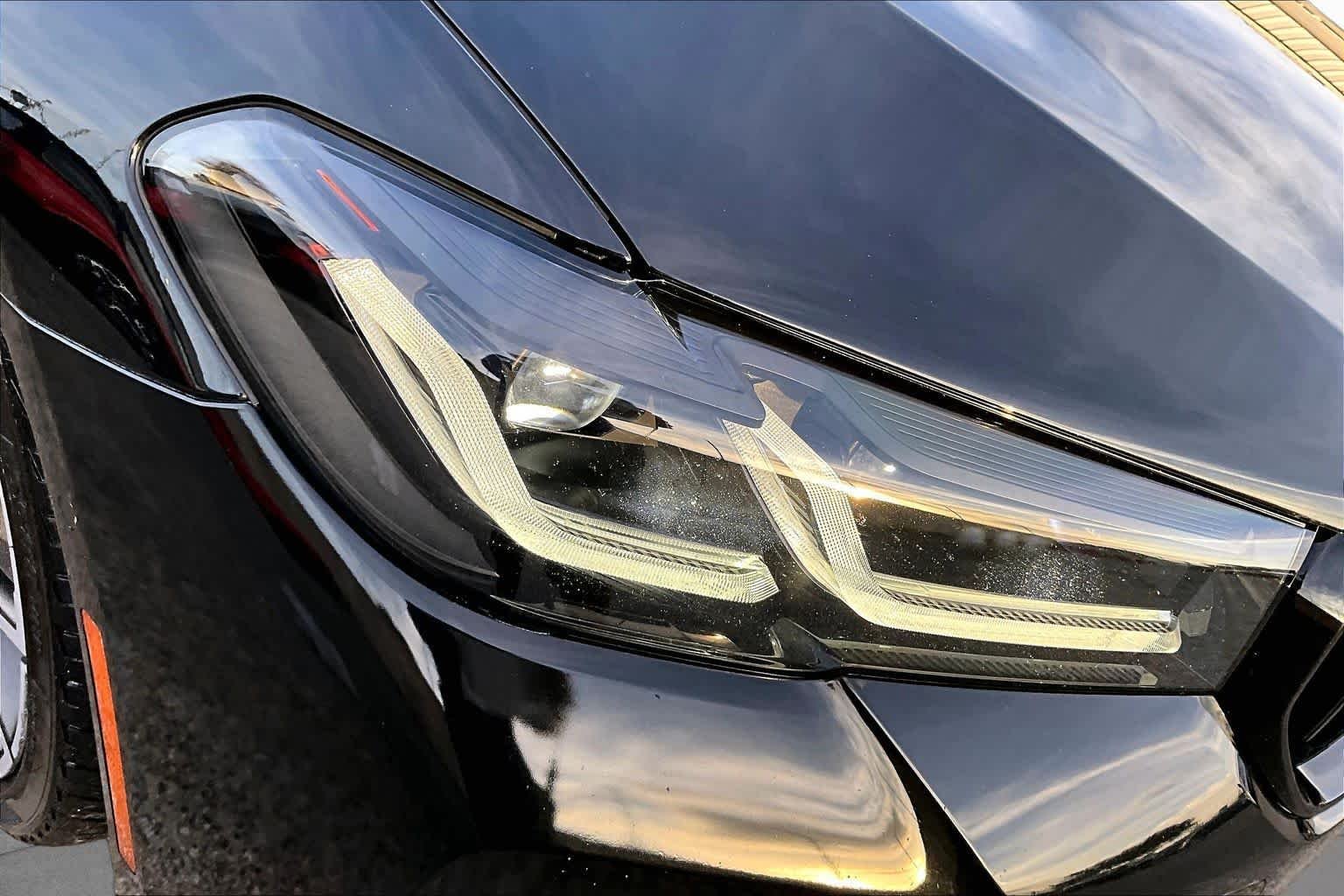 Used 2022 Black Sapphire Metallic BMW 540i image 26