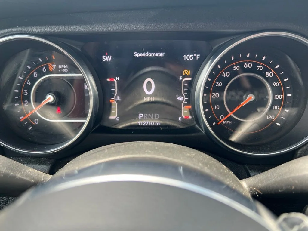 Used 2018 Granite Crystal Clearcoat Metallic Jeep Unlimited Sahara image 9