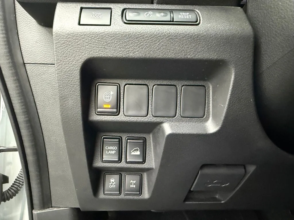 Used 2024 White Nissan PRO-4X image 29