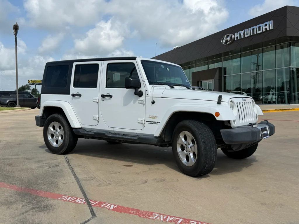 Used 2014 Bright White Clearcoat Jeep Sahara image 8