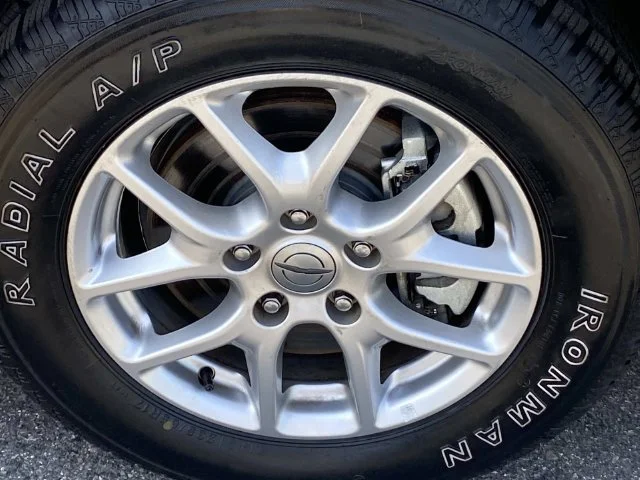 Used 2023 Silver Chrysler LX image 29