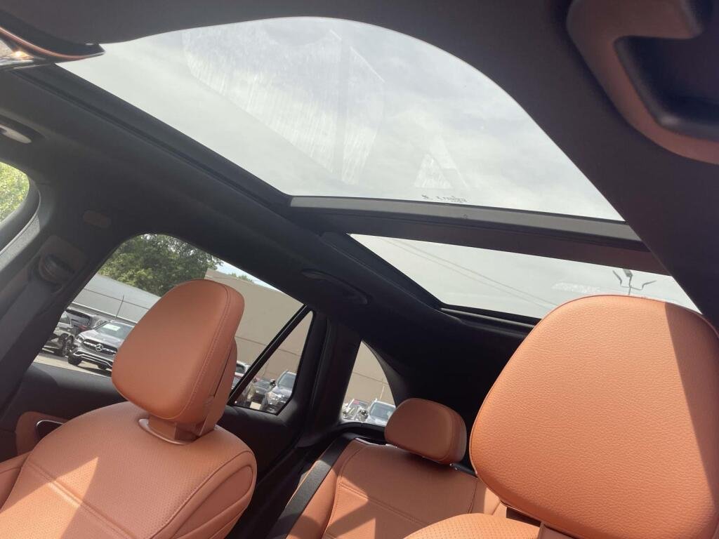 New 2027 Graphite Grey Metallic Mercedes-Benz GLC 300 image 5