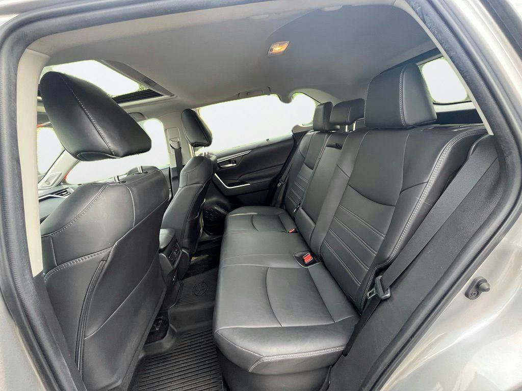Used 2021 Silver Toyota XLE Premium image 23