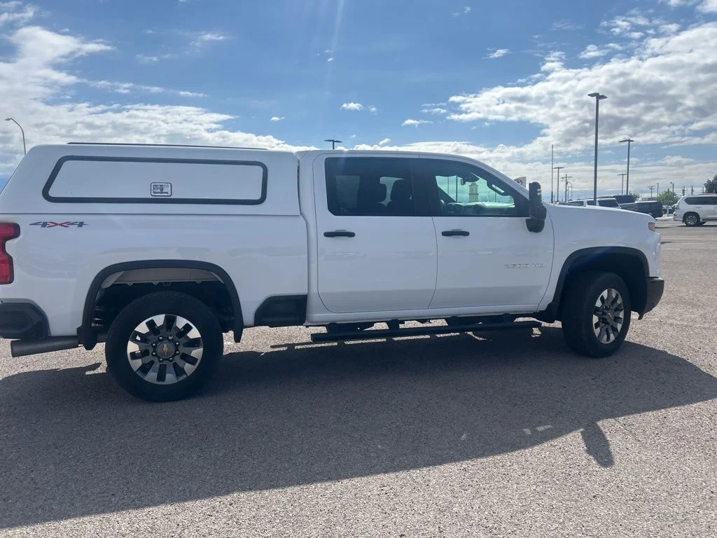 Used 2025 White Chevrolet Custom image 13