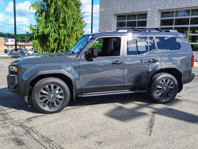 Used 2024 Gray Toyota 4WD (Natl) image 10