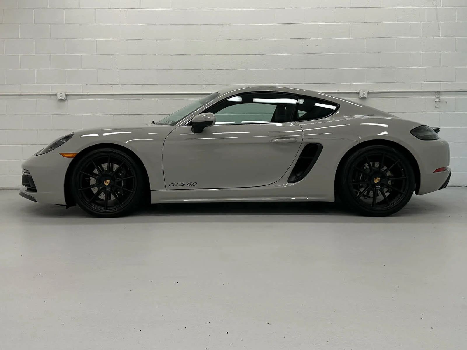 Used 2025 Chalk Porsche GTS 4.0 image 3