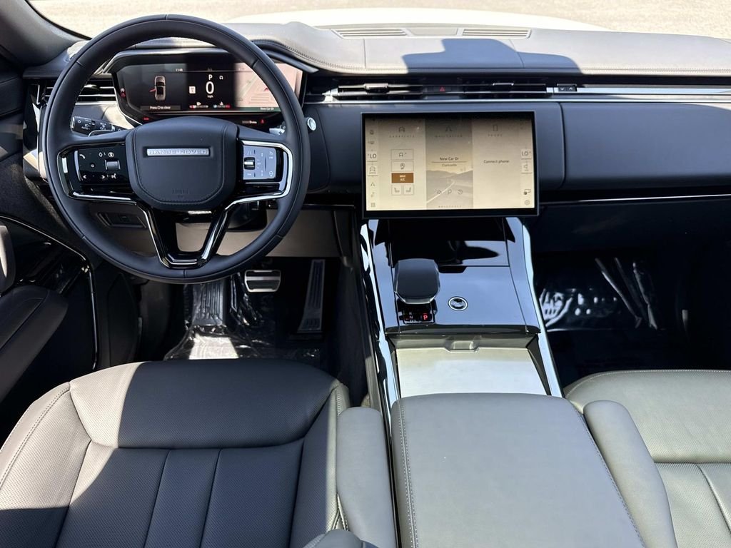 New 2026 Fuji White Land Rover Dynamic SE image 2