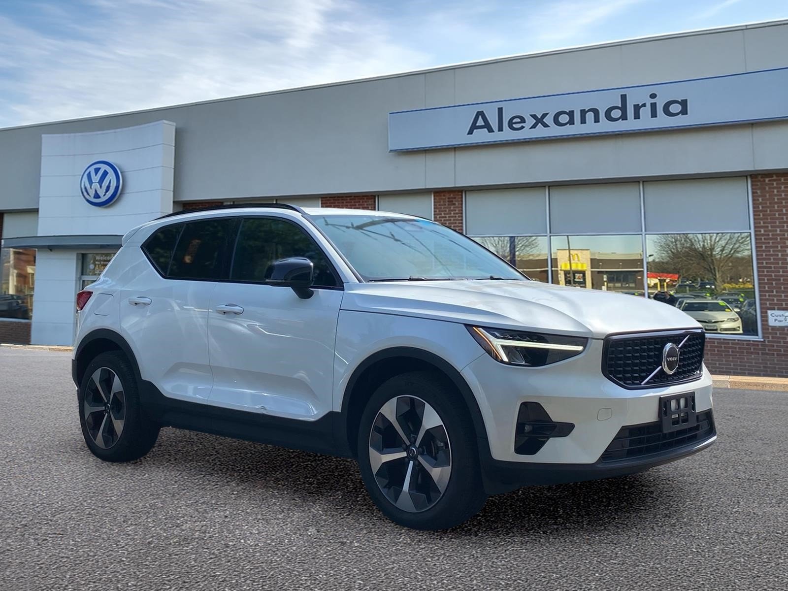 2023 Volvo XC40 B5 Plus Dark AWD's photo