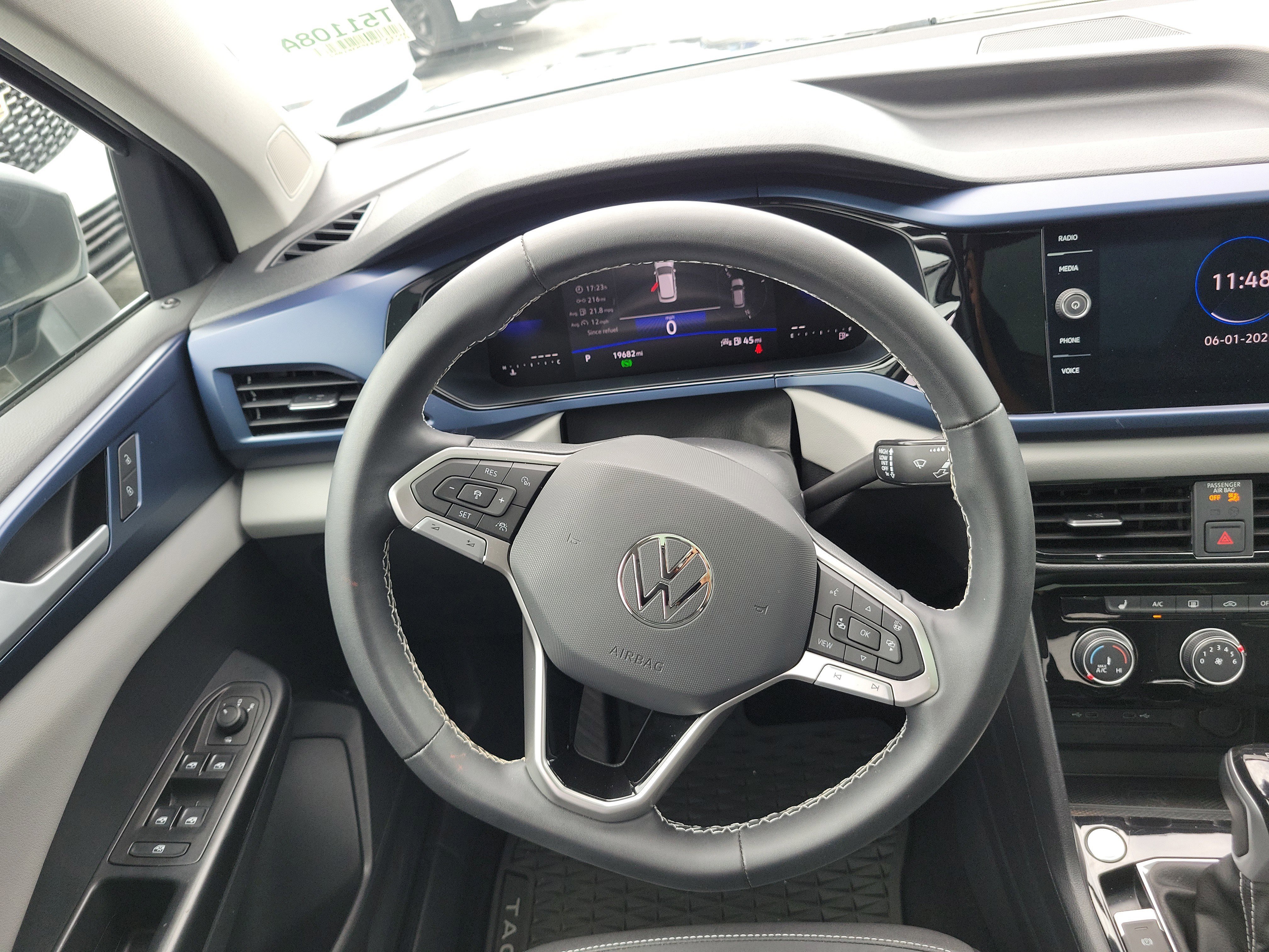 Used 2023 Platinum Gray Metallic Volkswagen SE image 16