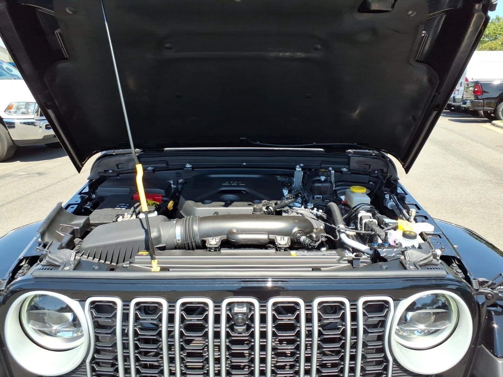 New 2026 Black Clear-Coat Exterior Paint Jeep Sahara image 30