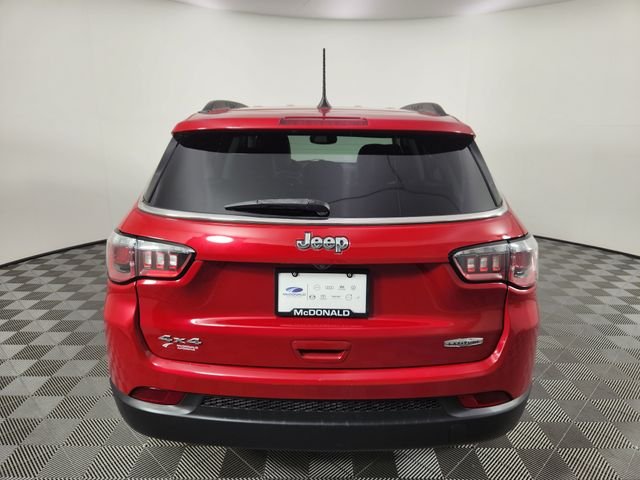Used 2017 Red Jeep Latitude image 4