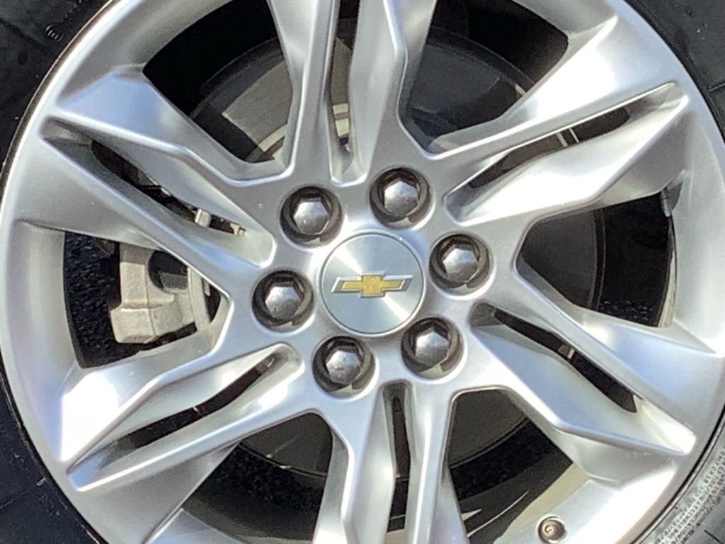 Used 2020 Silver Chevrolet LT image 25