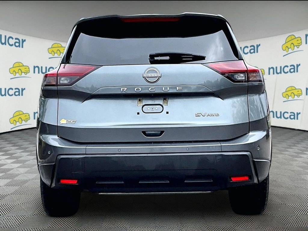 Used 2024 Gray Nissan SV image 5