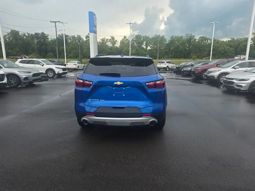 Used 2019 Kinetic Blue Metallic Chevrolet Base image 4
