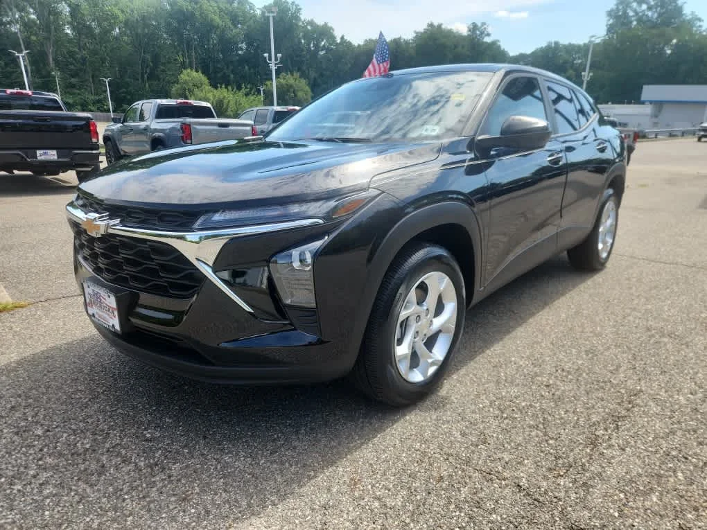 2025 Chevrolet Trax LS
