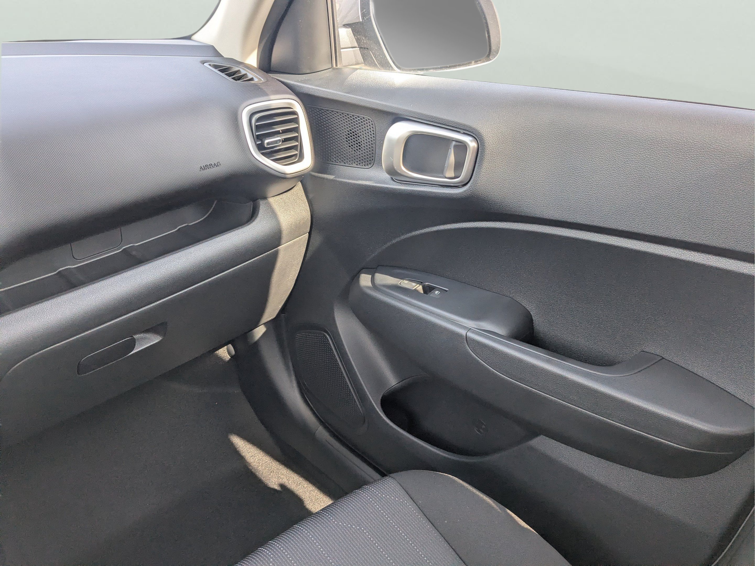 New 2026 Shimmering Silver Hyundai SE image 17