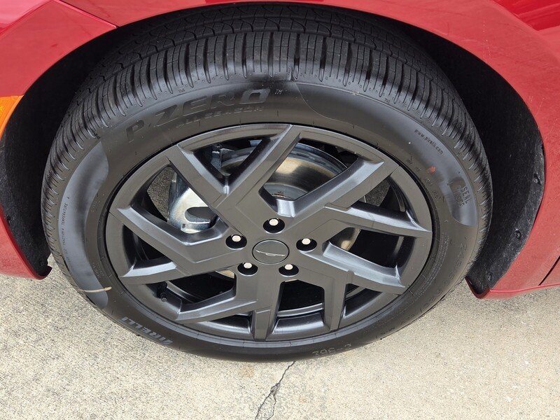 New 2027 Red Hot Pearl-Coat Exterior Paint Chrysler LIMITED FWD image 9
