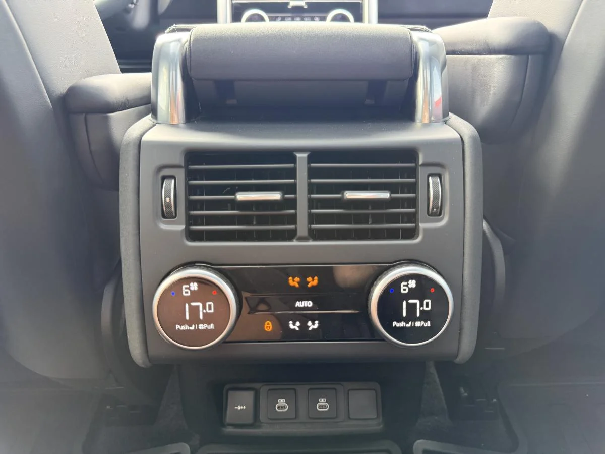 Used 2024 Black Land Rover Dynamic Se image 25