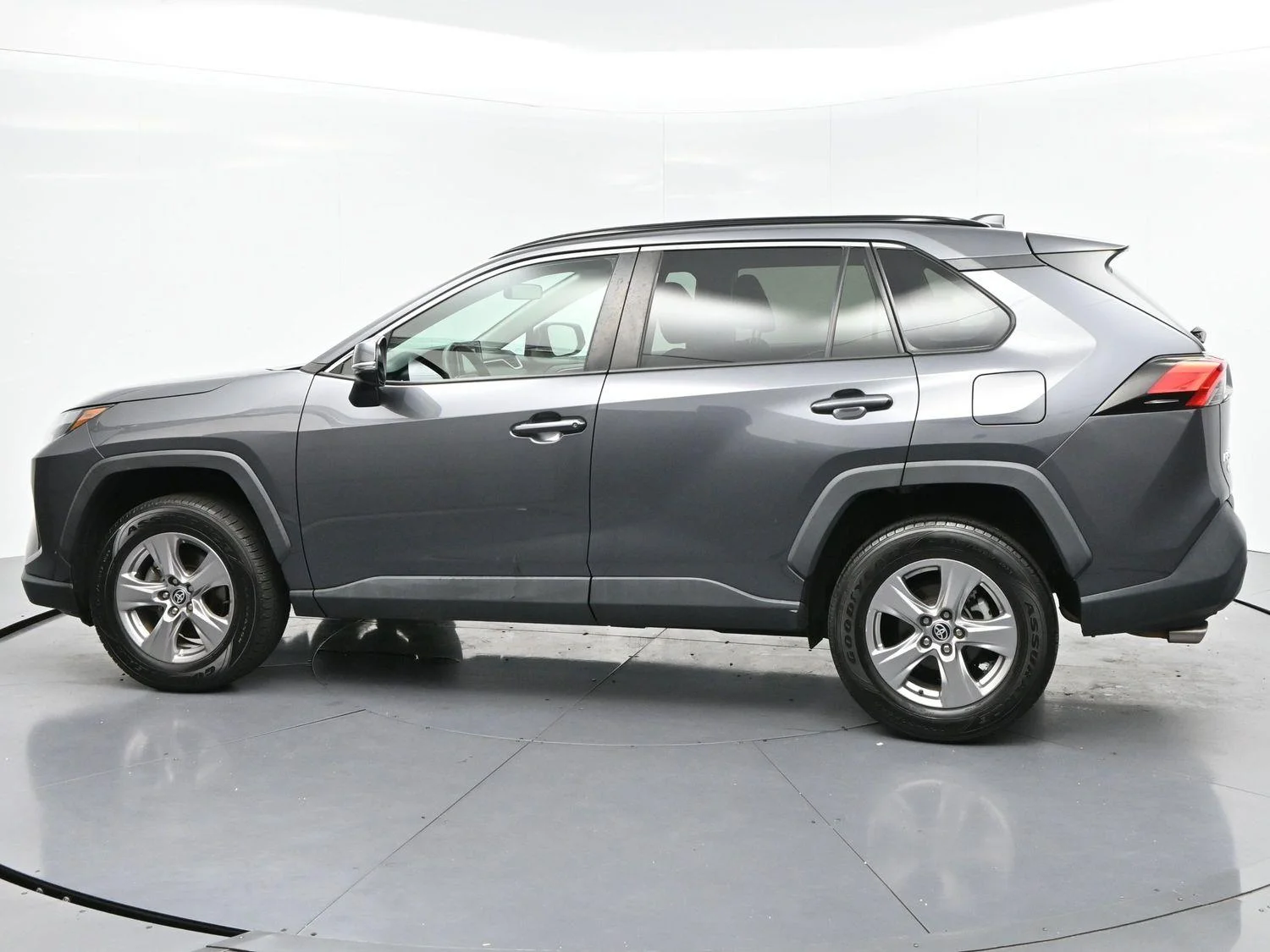 Used 2022 Magnetic Gray Metallic Toyota XLE image 5