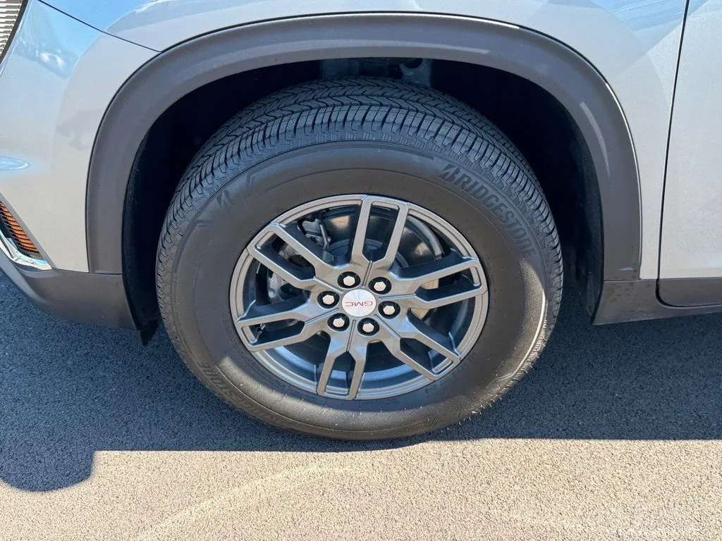 Used 2025 Silver GMC Elevation image 20