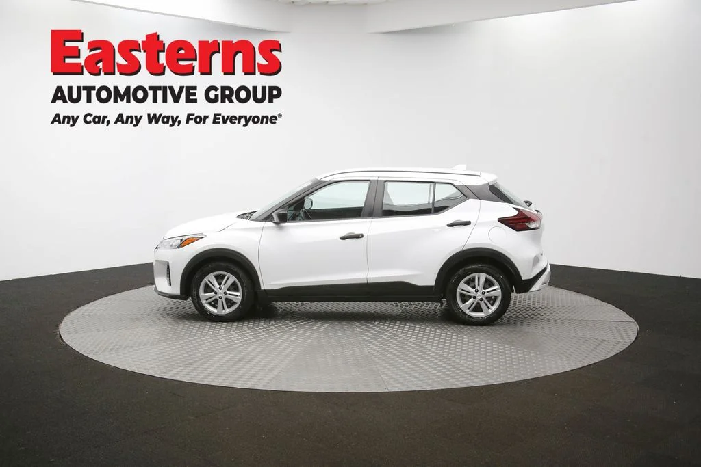 Used 2022 White Nissan S image 60