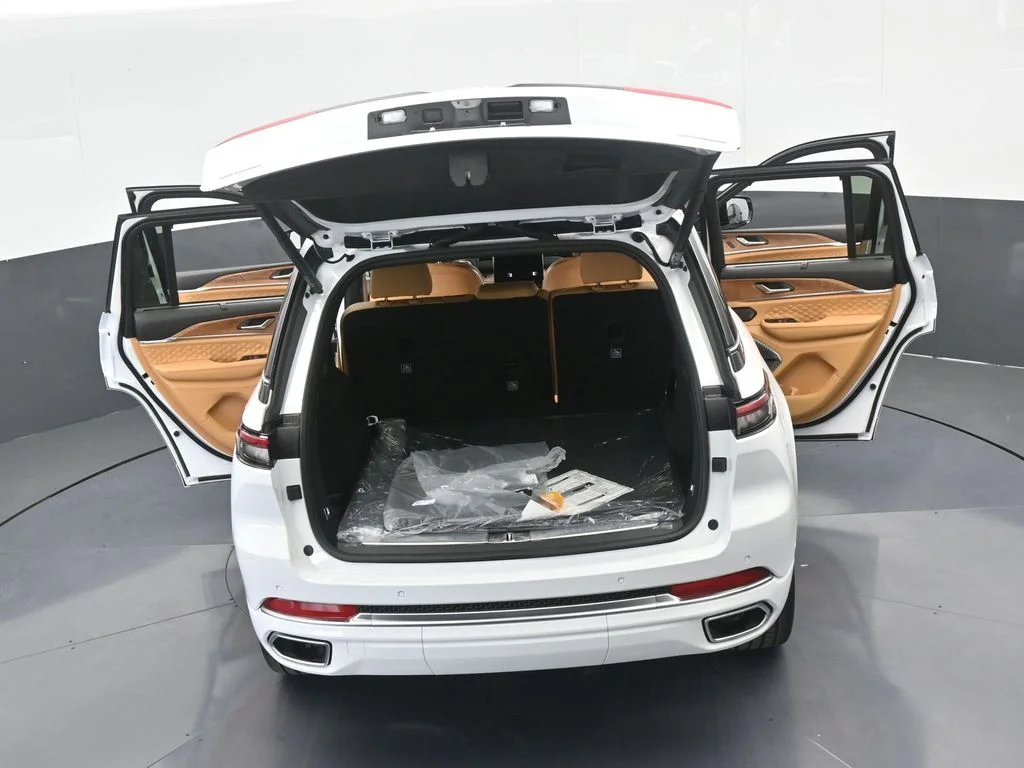 New 2025 Bright White Clear-Coat Exterior Paint Jeep Summit Reserve image 72