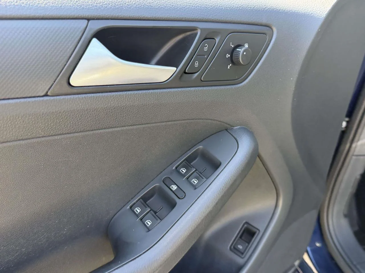 Used 2014 Tempest Blue Metallic Volkswagen 2.0L S image 23