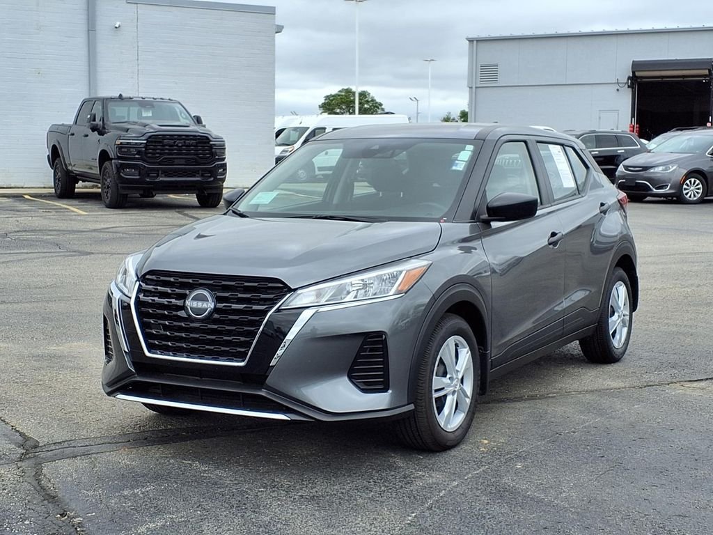 Used 2025 Nissan KICKS PLAY Base with VIN 3N1CP5BV8SL489478 for sale in Kansas City