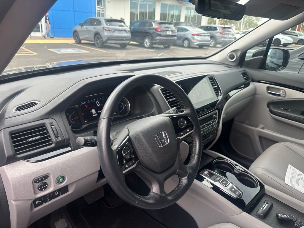 Certified Used 2020 Modern Steel Metallic Honda Touring image 11
