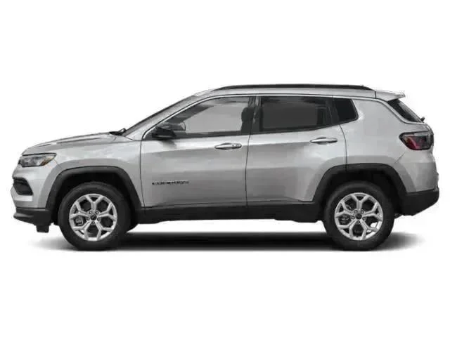 New 2026 Silver Zynith Metallic Clearcoat Jeep Latitude image 3