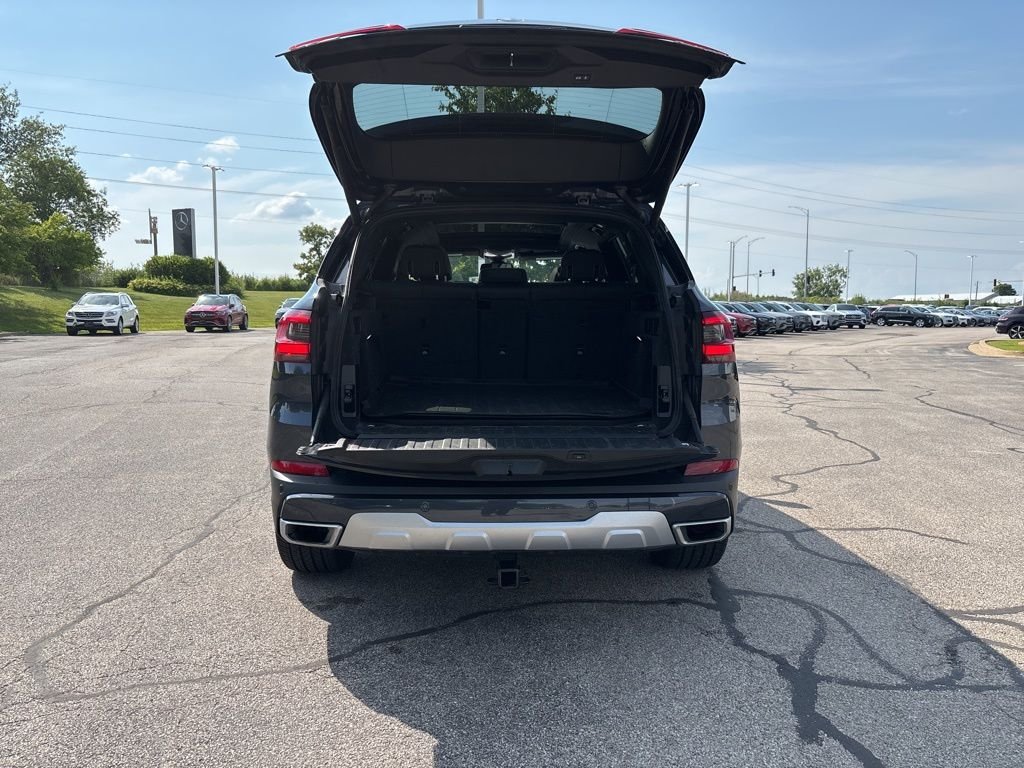 Used 2019 Gray BMW xDrive40i image 24