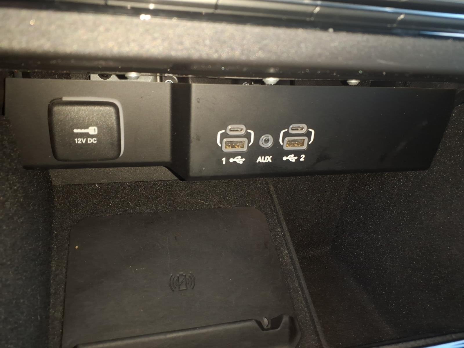 Used 2024 Diamond Black Crystal Pearlcoat Jeep Series II image 28