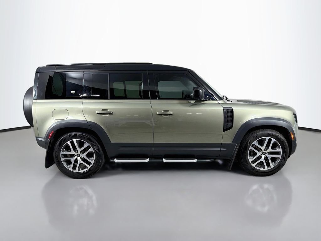 Used 2022 Green Land Rover S image 4