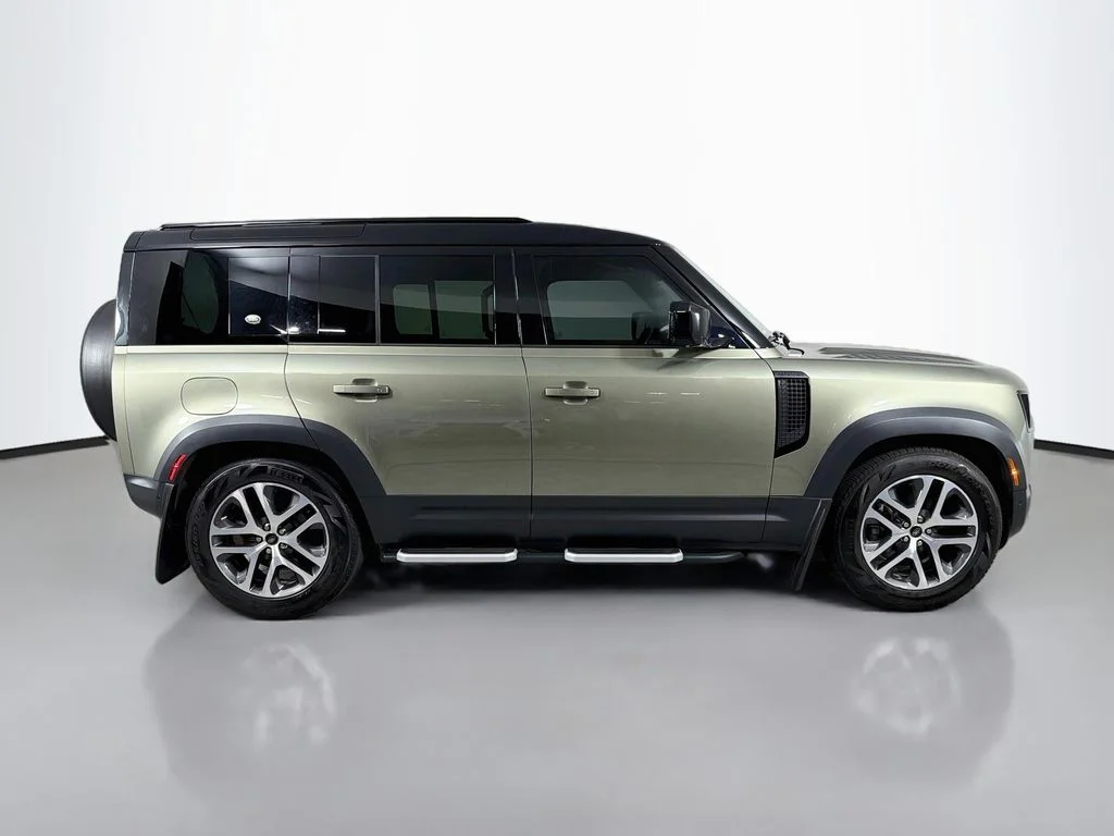 Used 2022 Green Land Rover S image 4