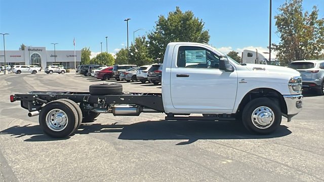 2026 RAM 3500 Chassis Tradesman - Photo 2