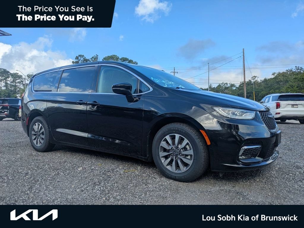 2024 Chrysler Pacifica PHEV Select