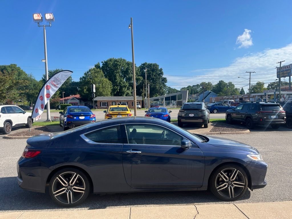 Used 2016  Honda Touring image 3