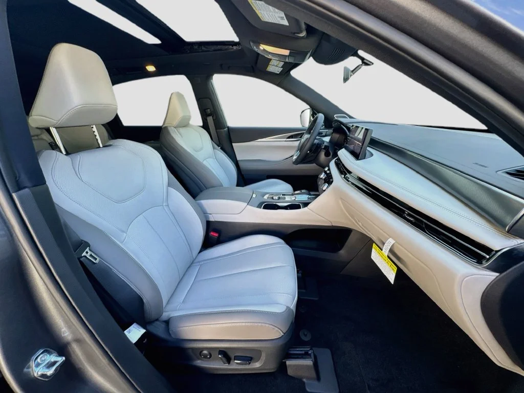 New 2027 GRAPHITE SHADOW INFINITI Luxe AWD image 29