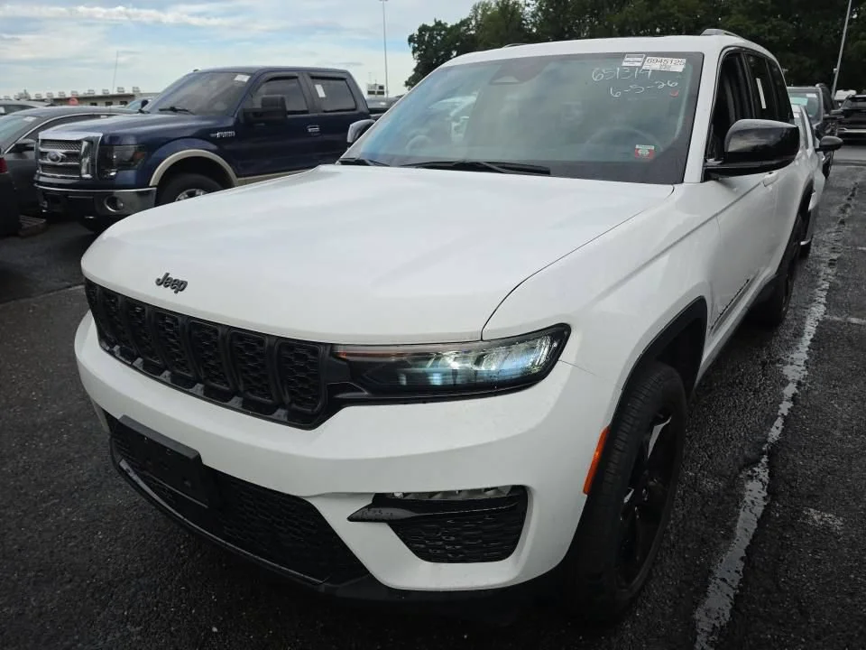 Used 2023 White Jeep Limited image 5