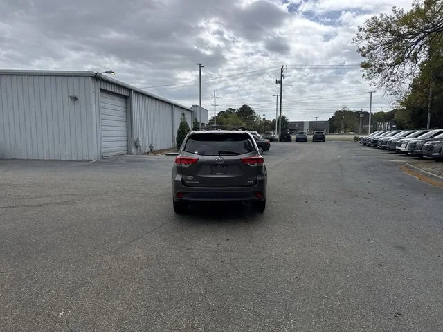 Used 2019 Gray Toyota XLE image 6
