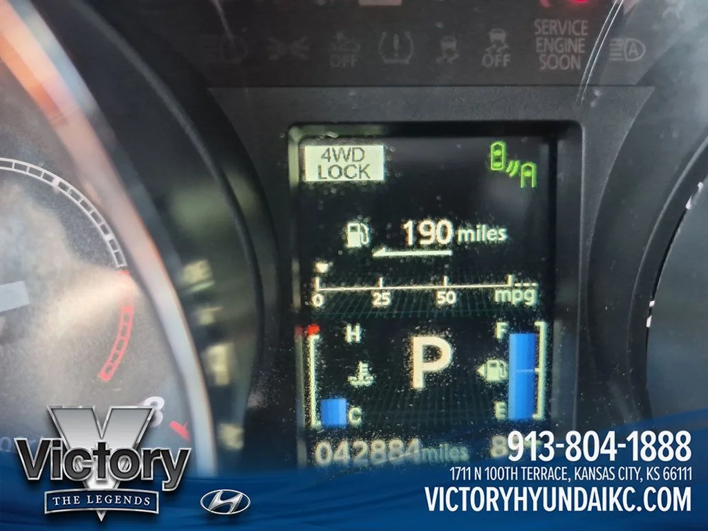 Used 2024  Mitsubishi 2.0 SE image 17