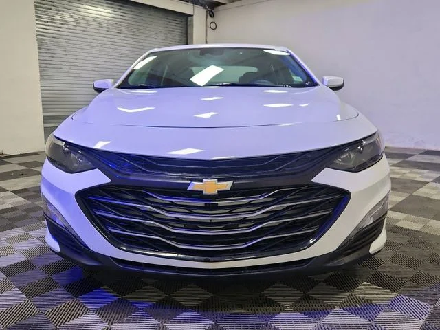 Used 2025 White Chevrolet LT image 3