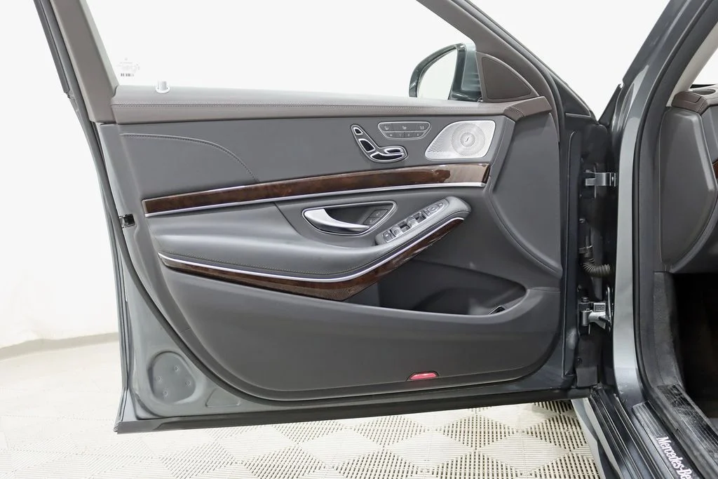 Used 2019 Gray Mercedes-Benz S 560 image 38