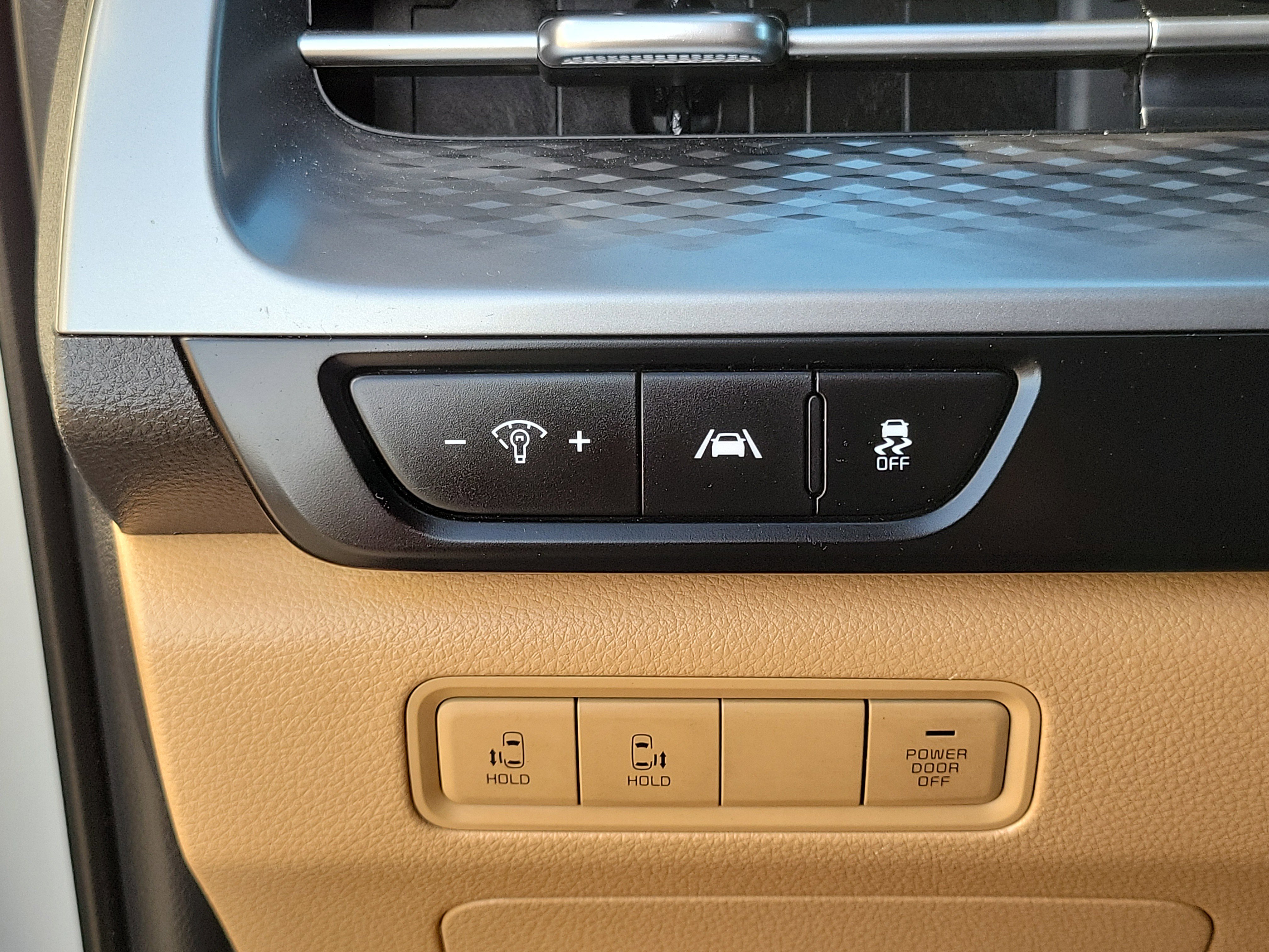2024 Kia Carnival LX Seat Pkg - Photo 13