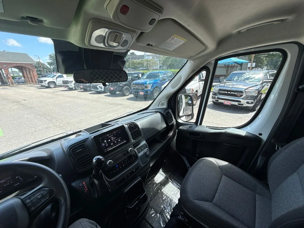 Used 2025 White Ram Base image 21